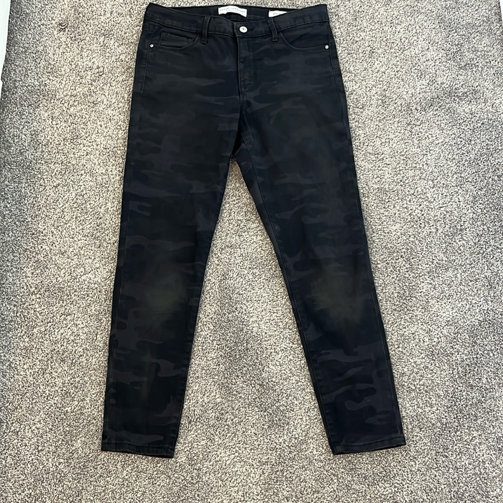 Social Standard by Sanctuary Black Camo Ankle Skinny Size 6